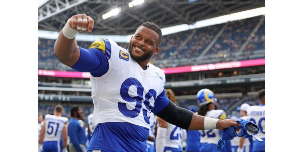 Aaron Donald ilmoittaa suoraan jäävänsä eläkkeelle Los Angeles Ramsin kanssa